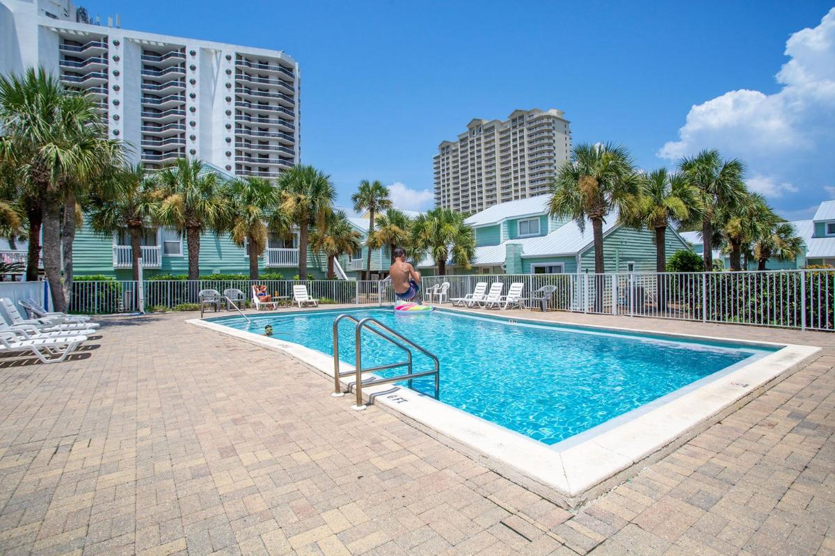 Sea Cabins Community Pool