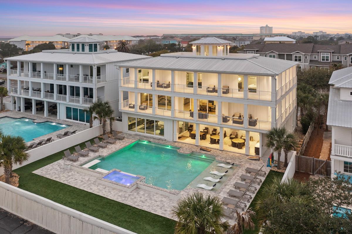 Hypnautic luxury vacation home exterior with large private pool in Miramar Beach