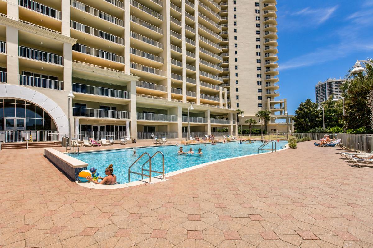 Ariel Dunes II Pool
